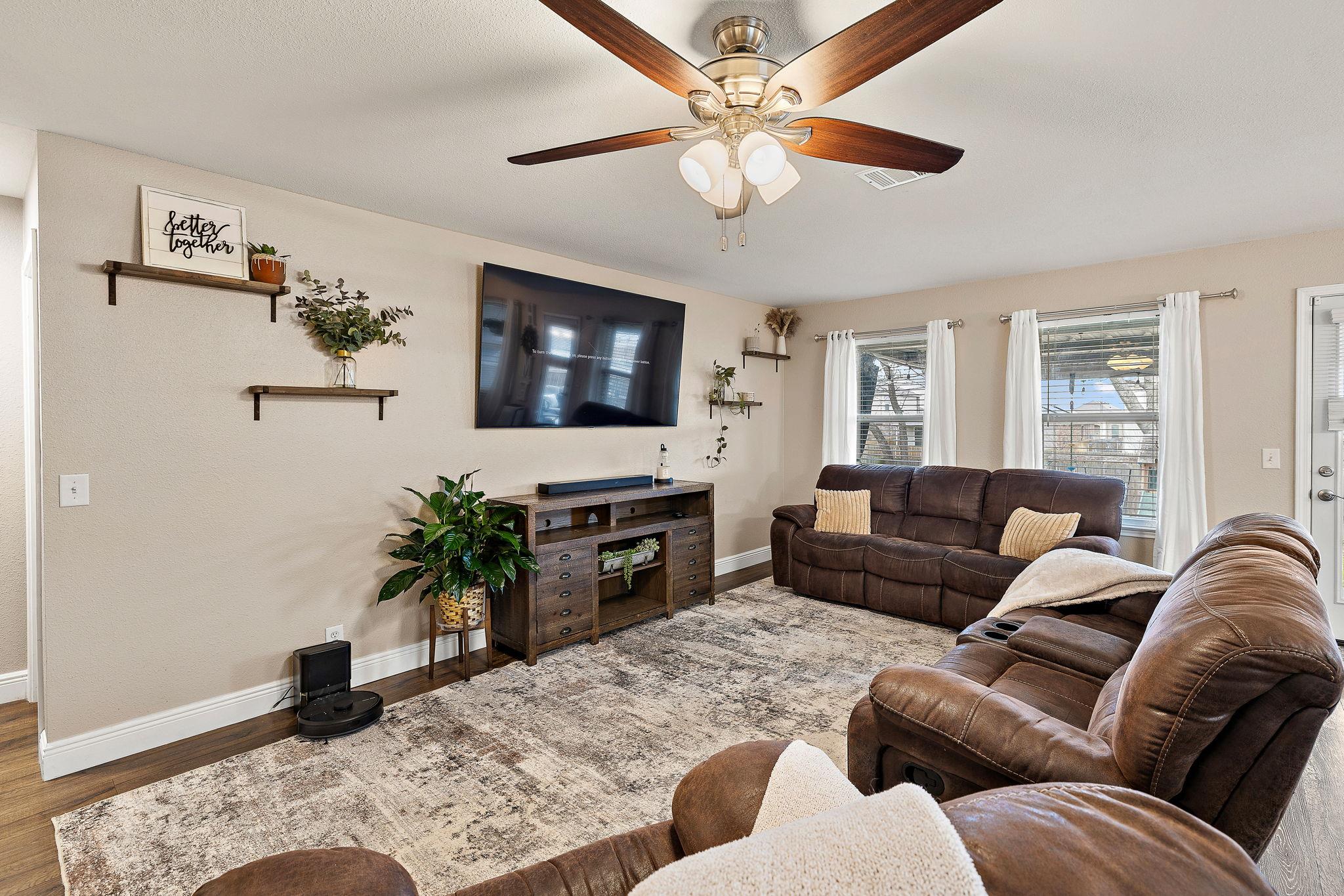 2100 Oaklawn Dr, Taylor, TX 76574