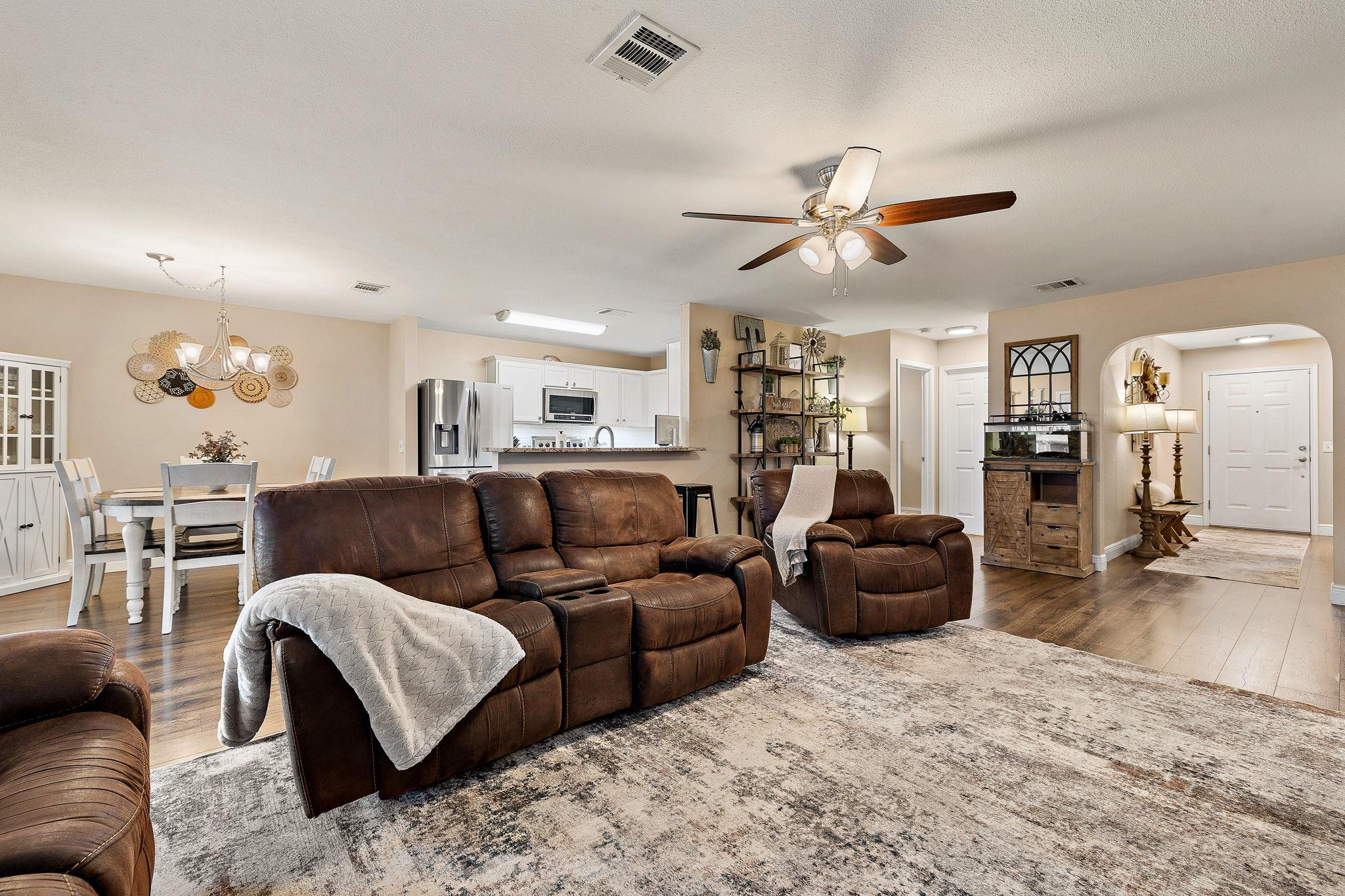 2100 Oaklawn Dr, Taylor, TX 76574