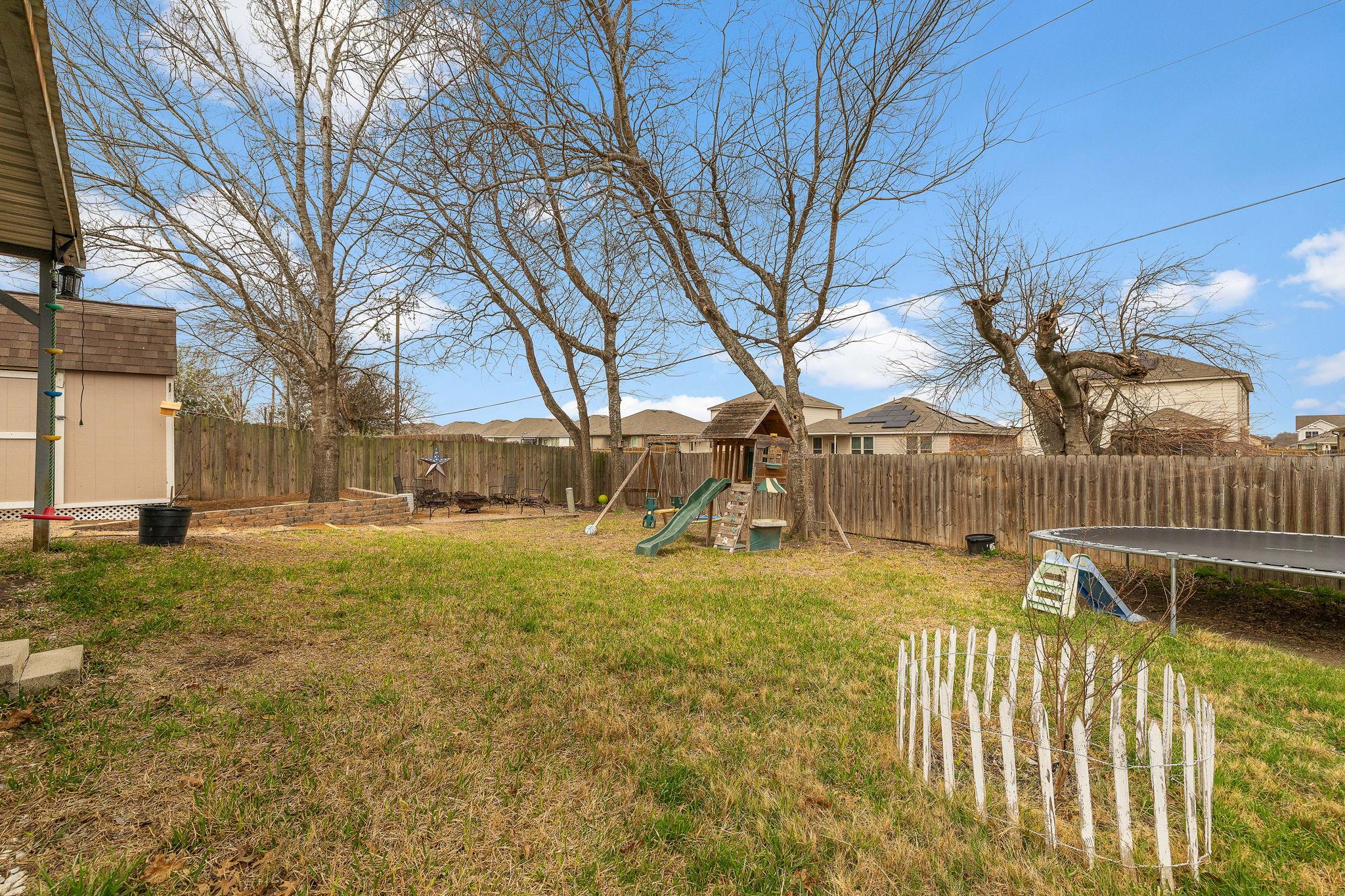 2100 Oaklawn Dr, Taylor, TX 76574