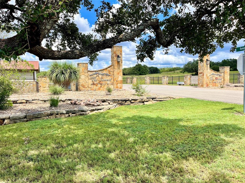 428 Summit Spring Ln, Johnson City, TX 78636