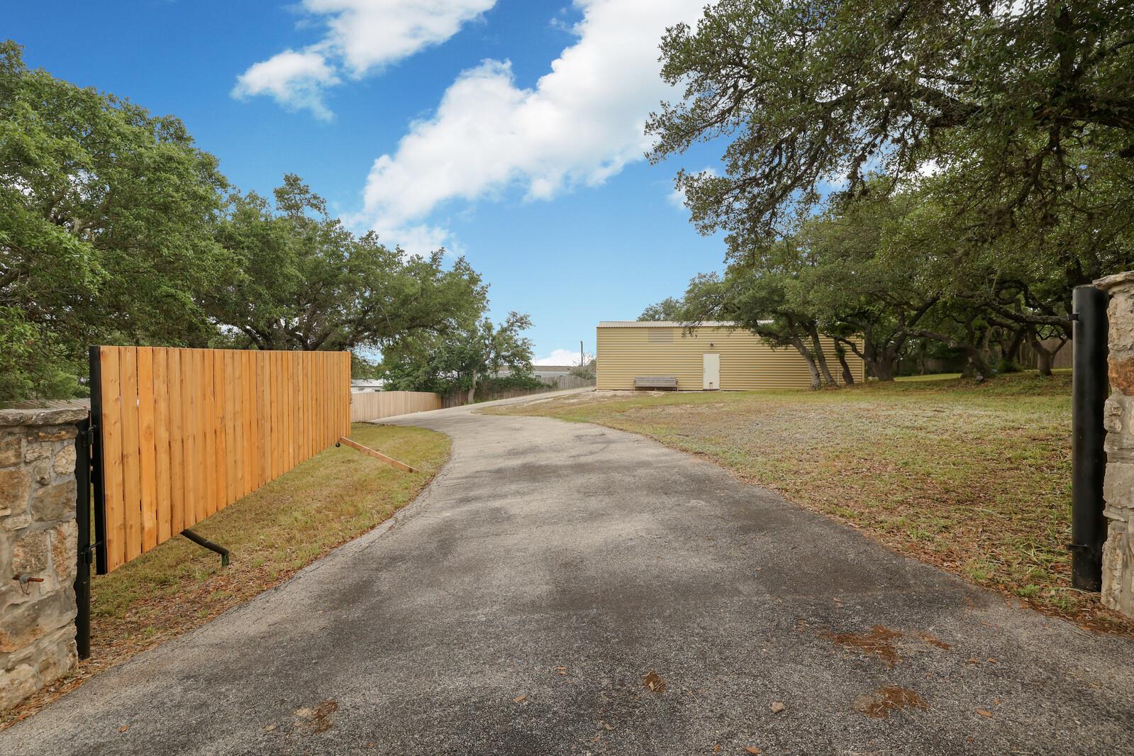 610 Tamarack Dr, Canyon Lake, TX 78133