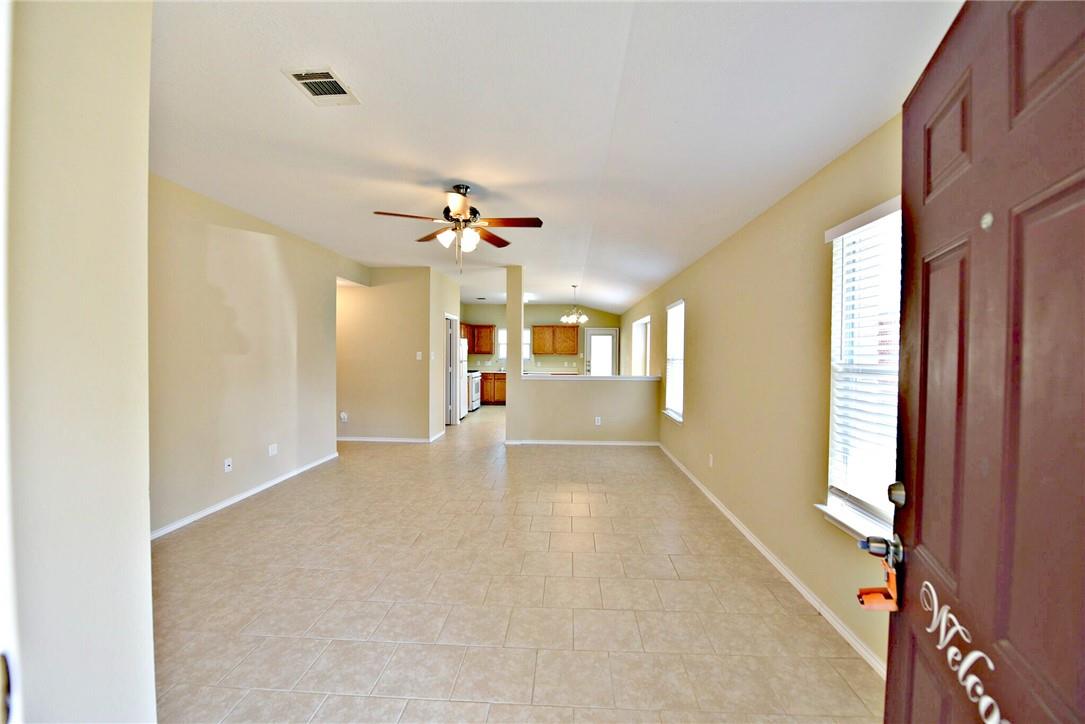 1110 Henderson Dr, Leander, TX 78641