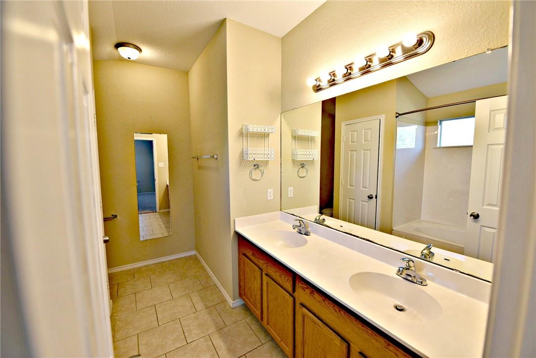 1110 Henderson Dr, Leander, TX 78641