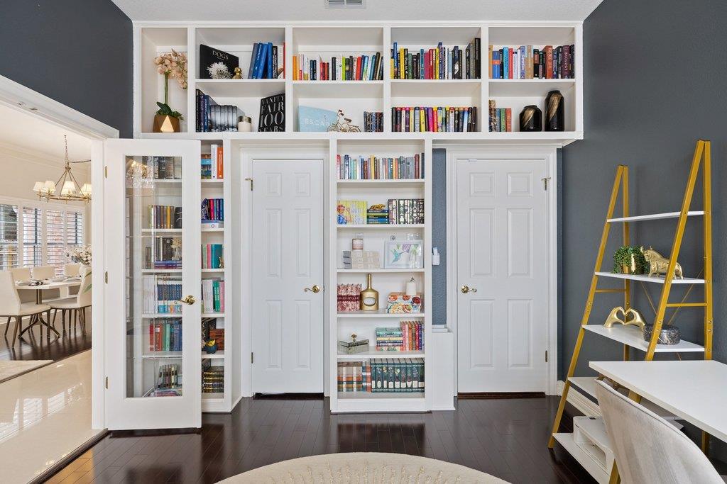 2200 Cliffs Edge Dr, Austin, TX 78733