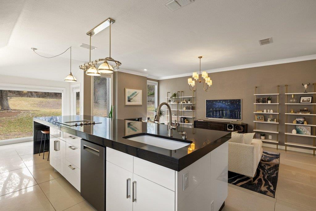 2200 Cliffs Edge Dr, Austin, TX 78733