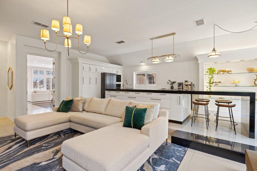 2200 Cliffs Edge Dr, Austin, TX 78733