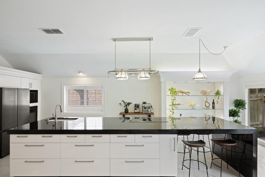 2200 Cliffs Edge Dr, Austin, TX 78733