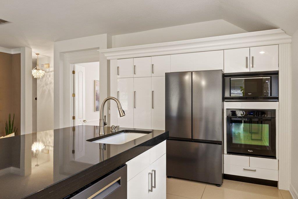 2200 Cliffs Edge Dr, Austin, TX 78733