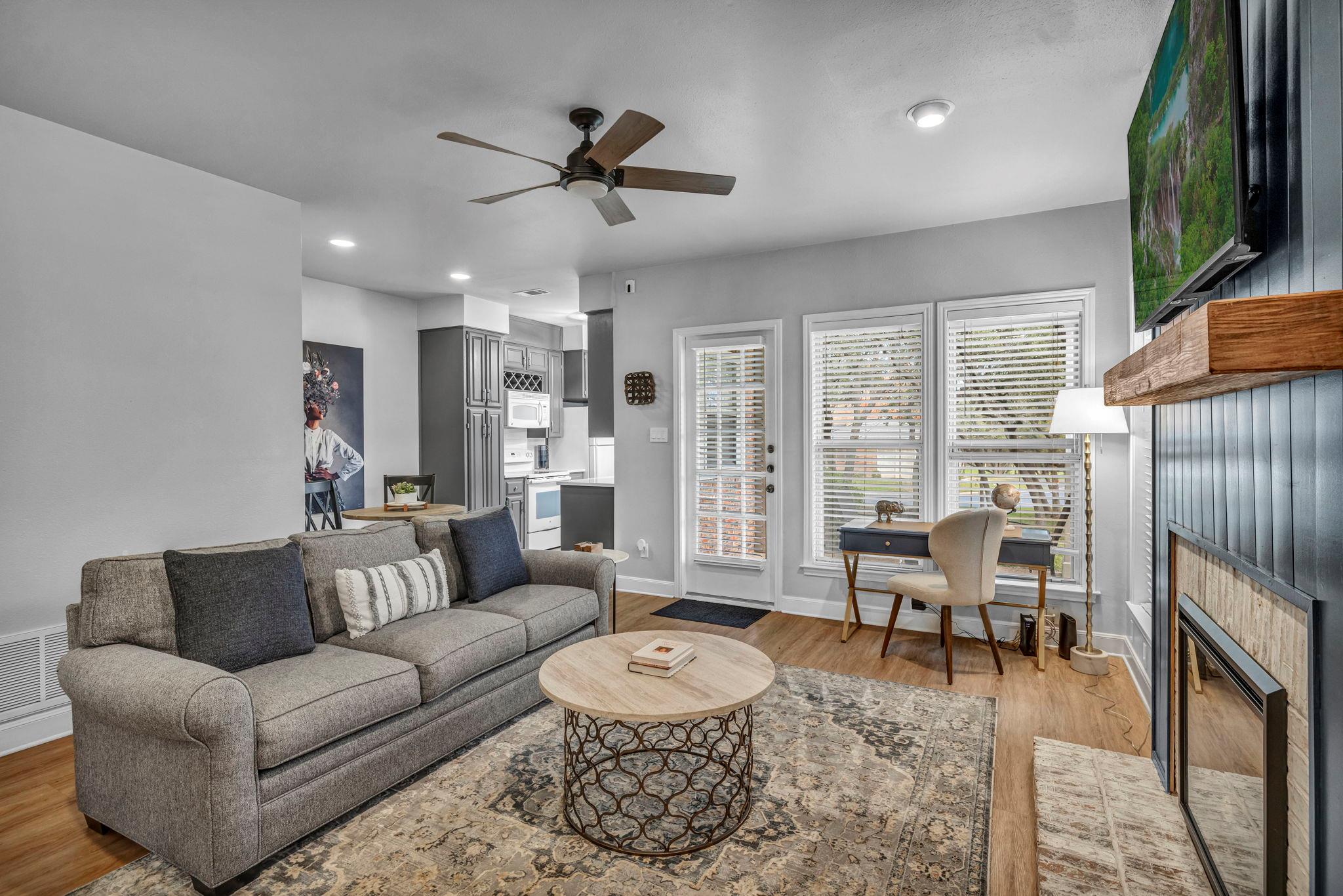 5 Tournament Way # 1, The Hills, TX 78738