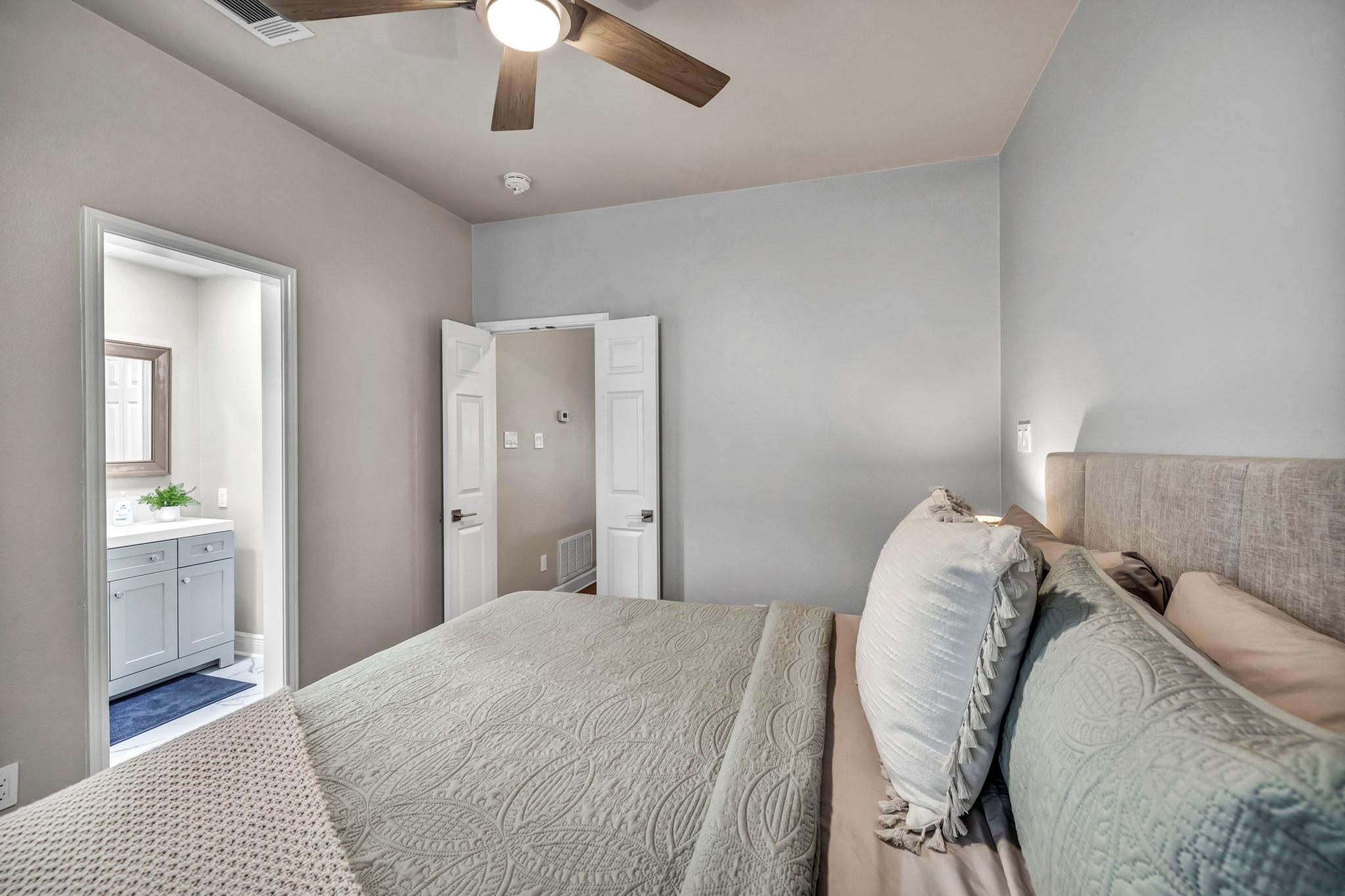 5 Tournament Way # 1, The Hills, TX 78738