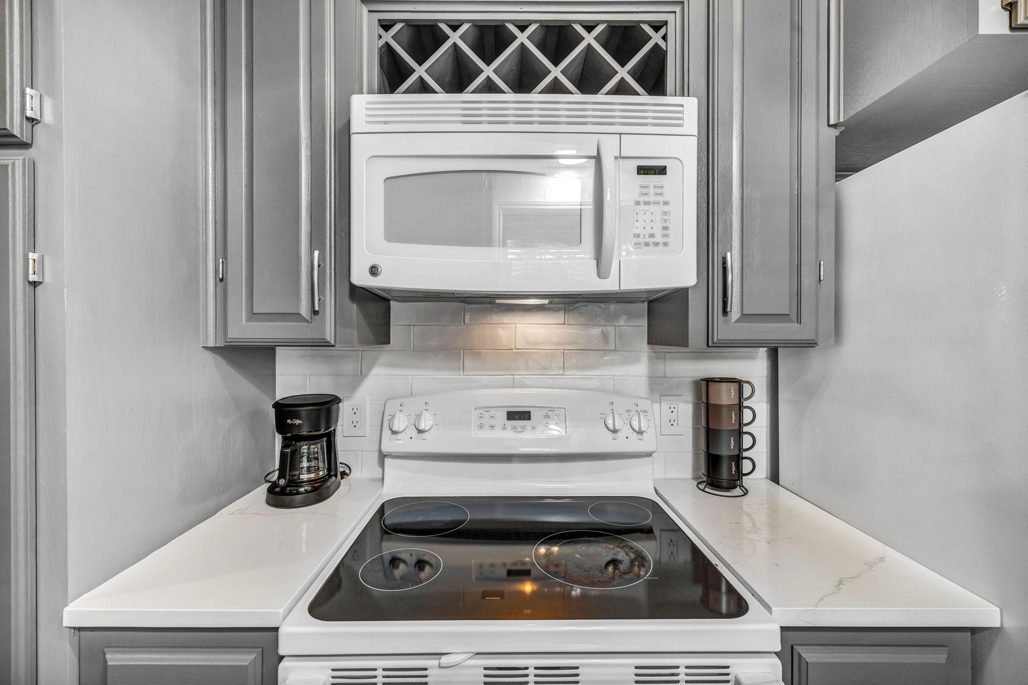 5 Tournament Way # 1, The Hills, TX 78738