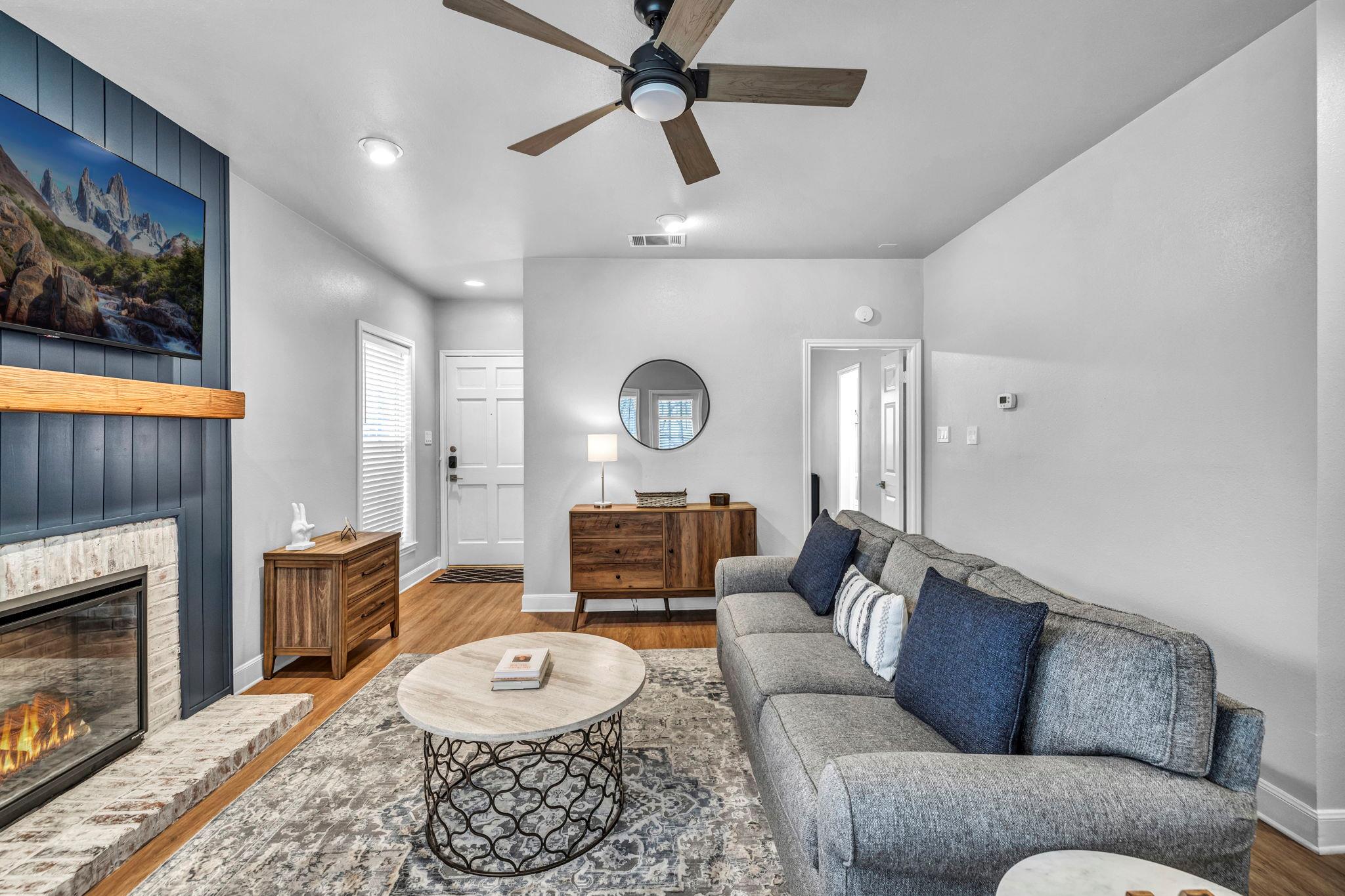 5 Tournament Way # 1, The Hills, TX 78738