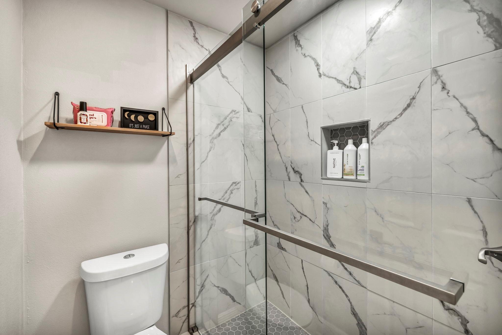 5 Tournament Way # 1, The Hills, TX 78738