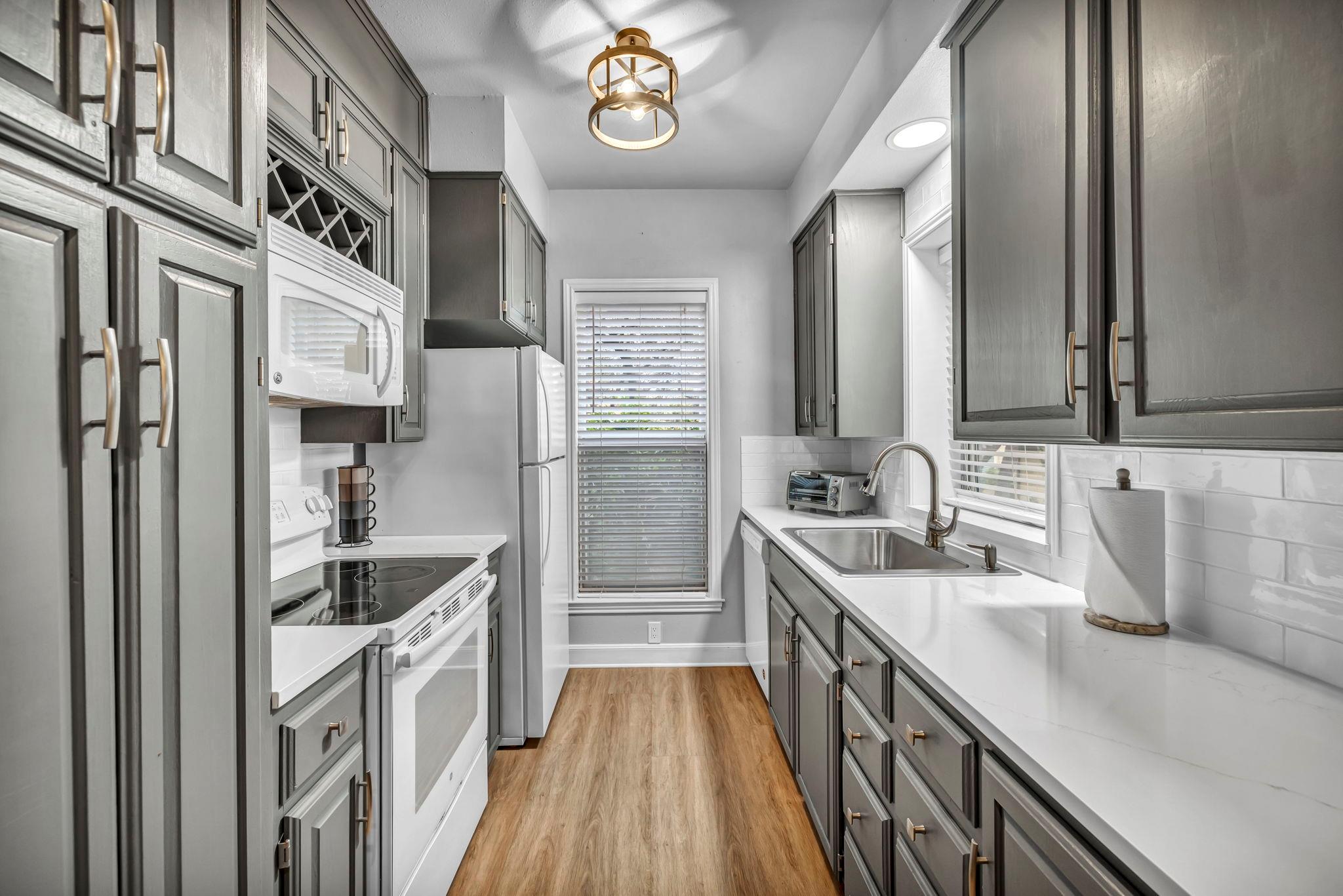 5 Tournament Way # 1, The Hills, TX 78738