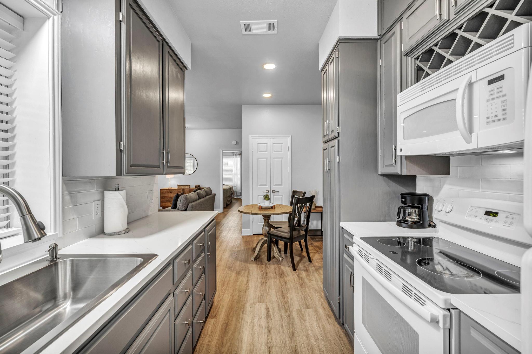 5 Tournament Way # 1, The Hills, TX 78738