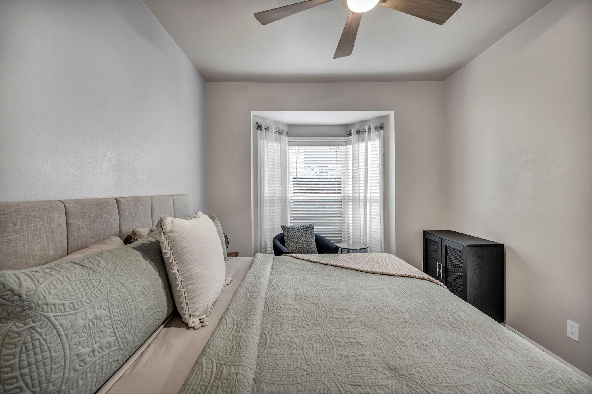 5 Tournament Way # 1, The Hills, TX 78738