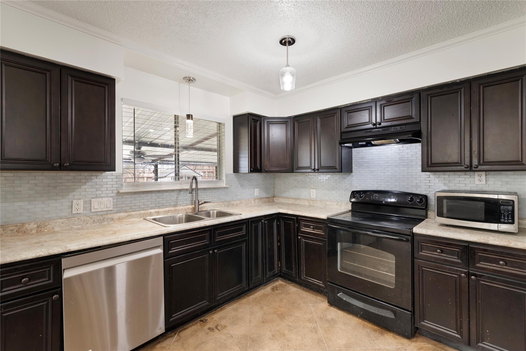 12316 Willow Wild Dr, Austin, TX 78758