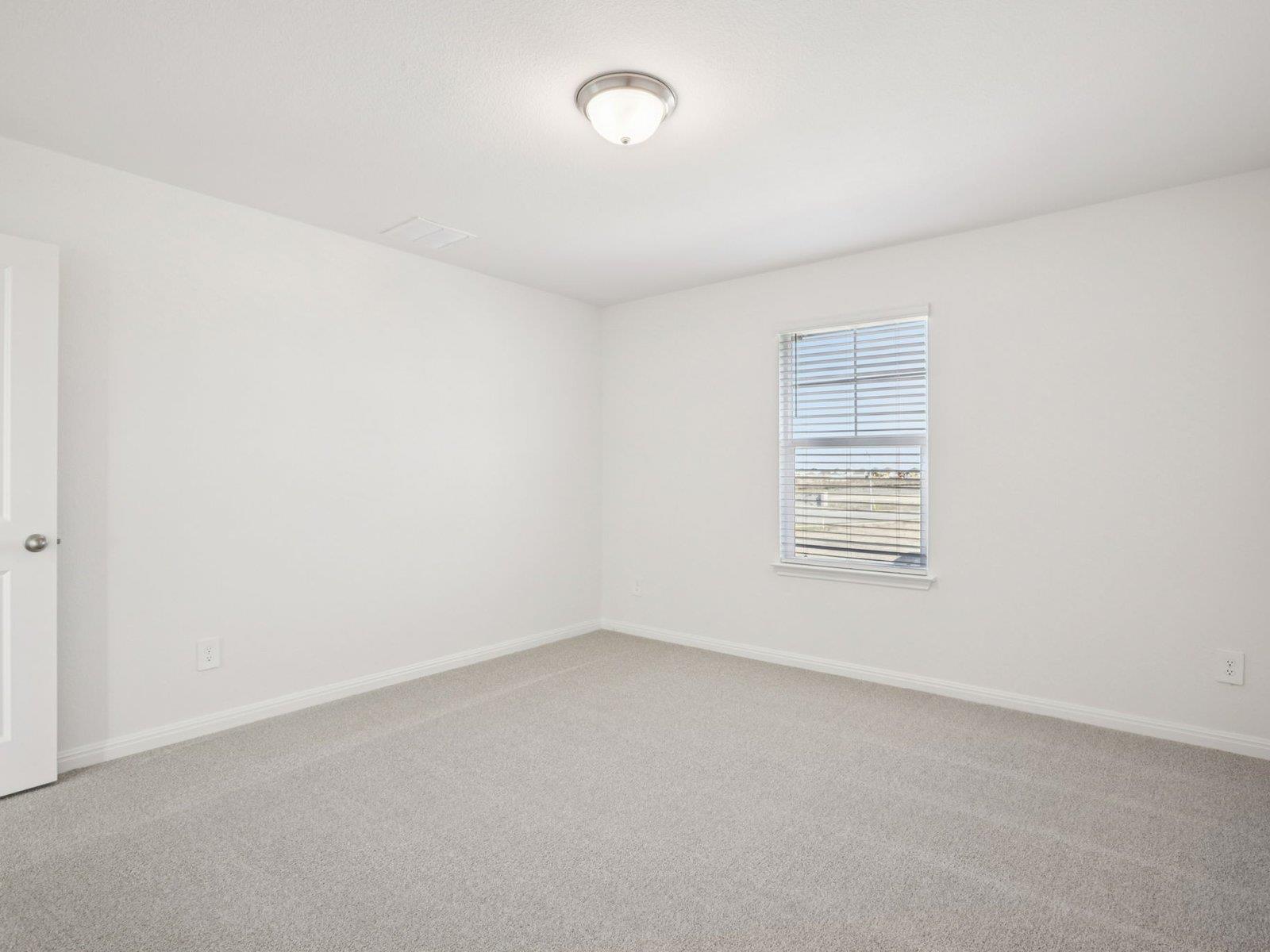 721 Universal Dr, Hutto, TX 78634