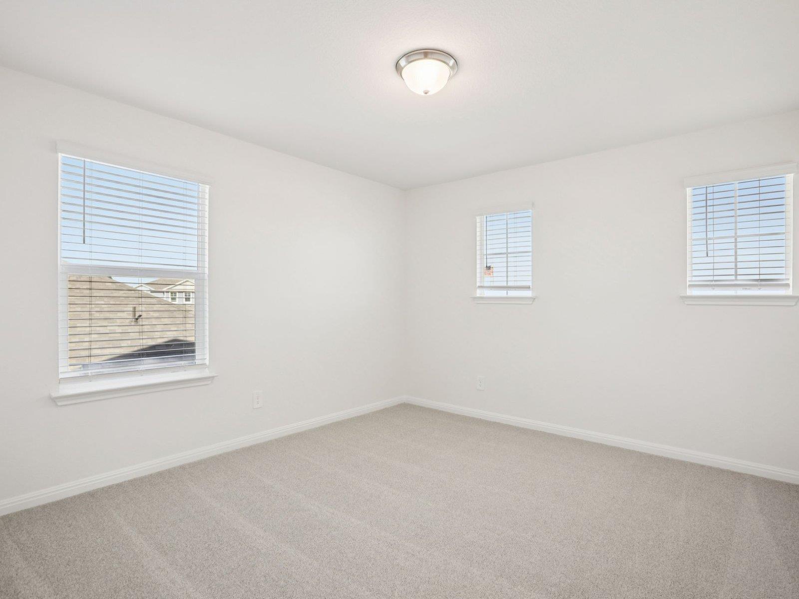 721 Universal Dr, Hutto, TX 78634