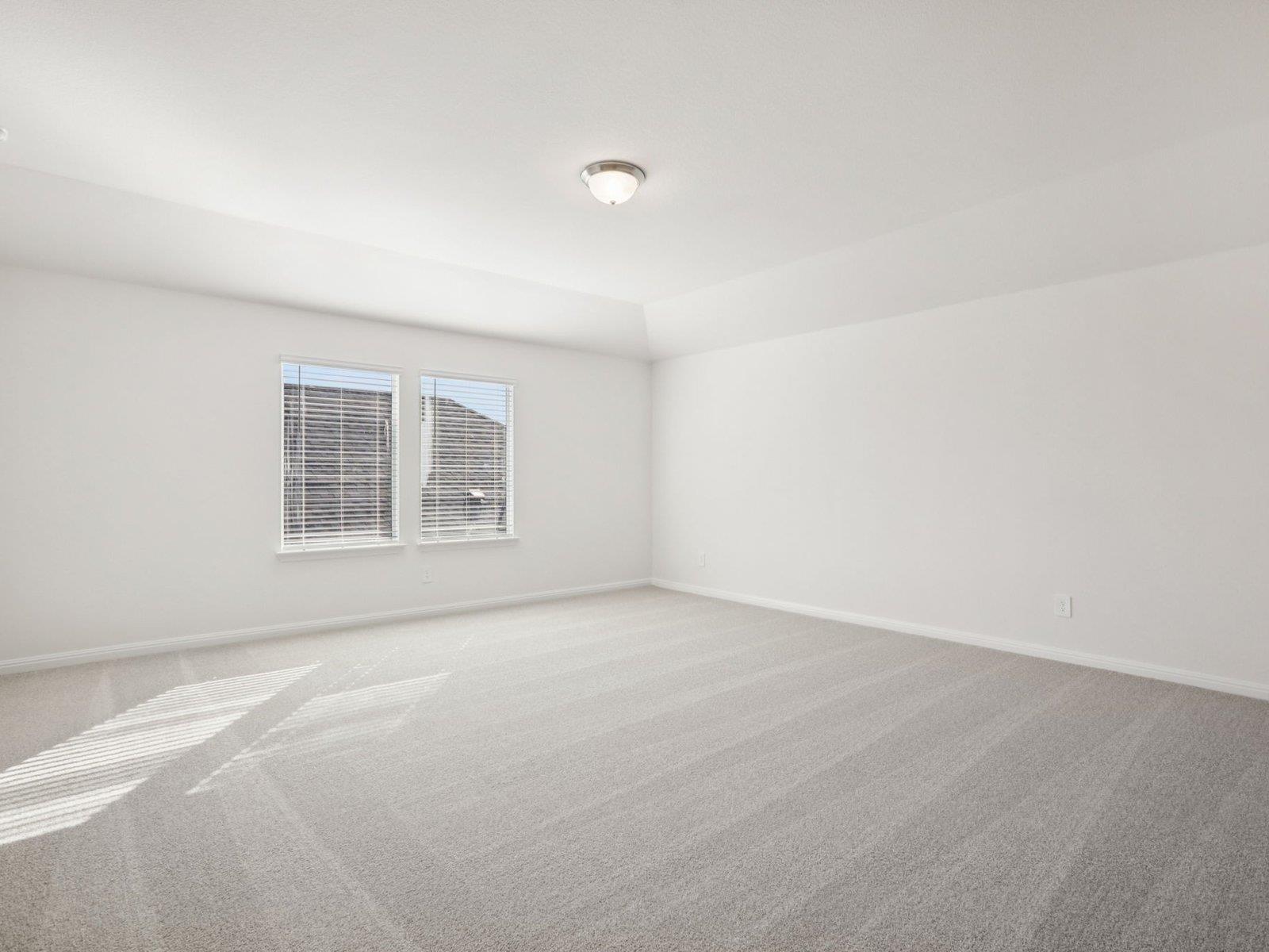 721 Universal Dr, Hutto, TX 78634