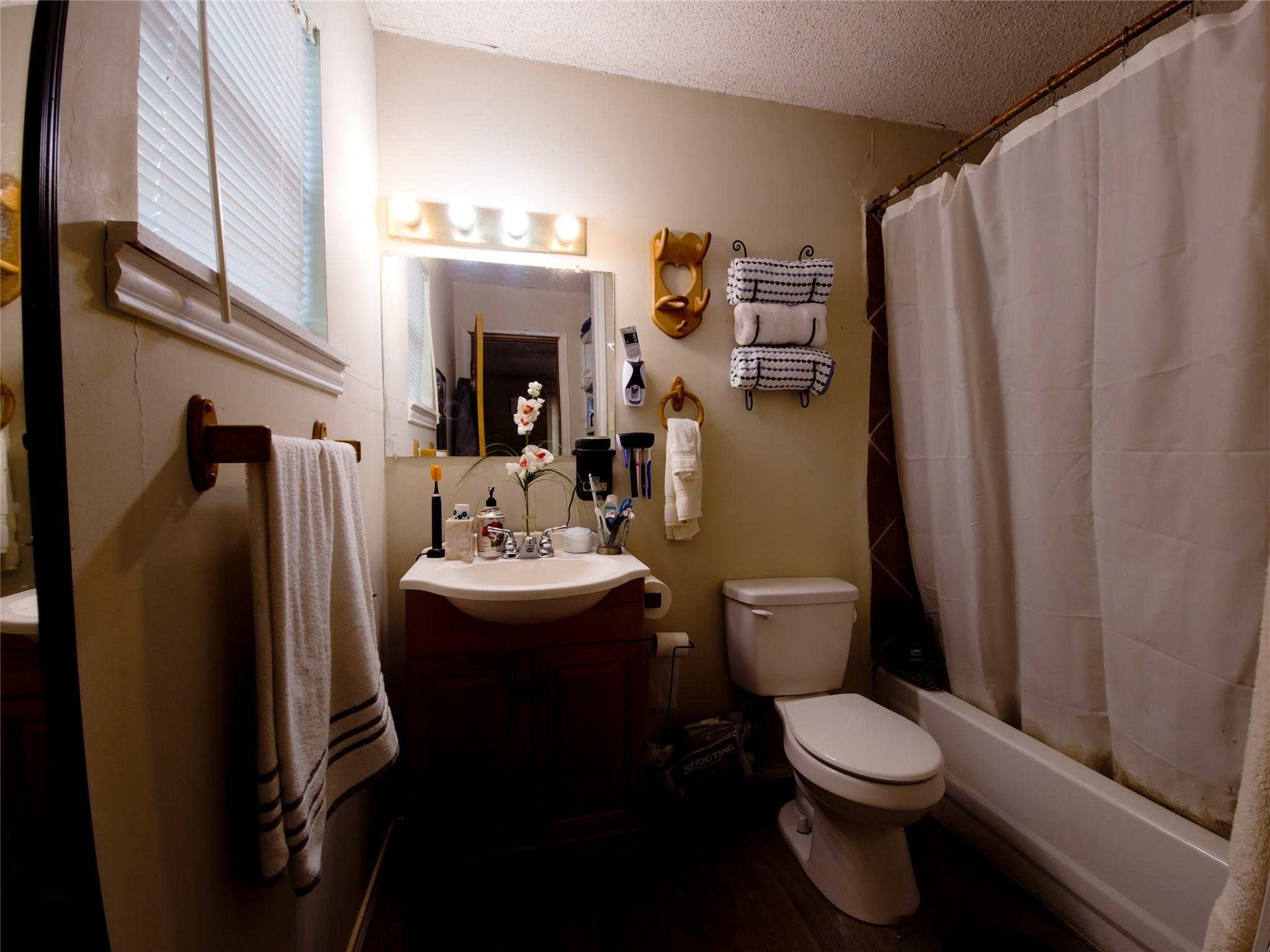 911 Brazos St, Lockhart, TX 78644