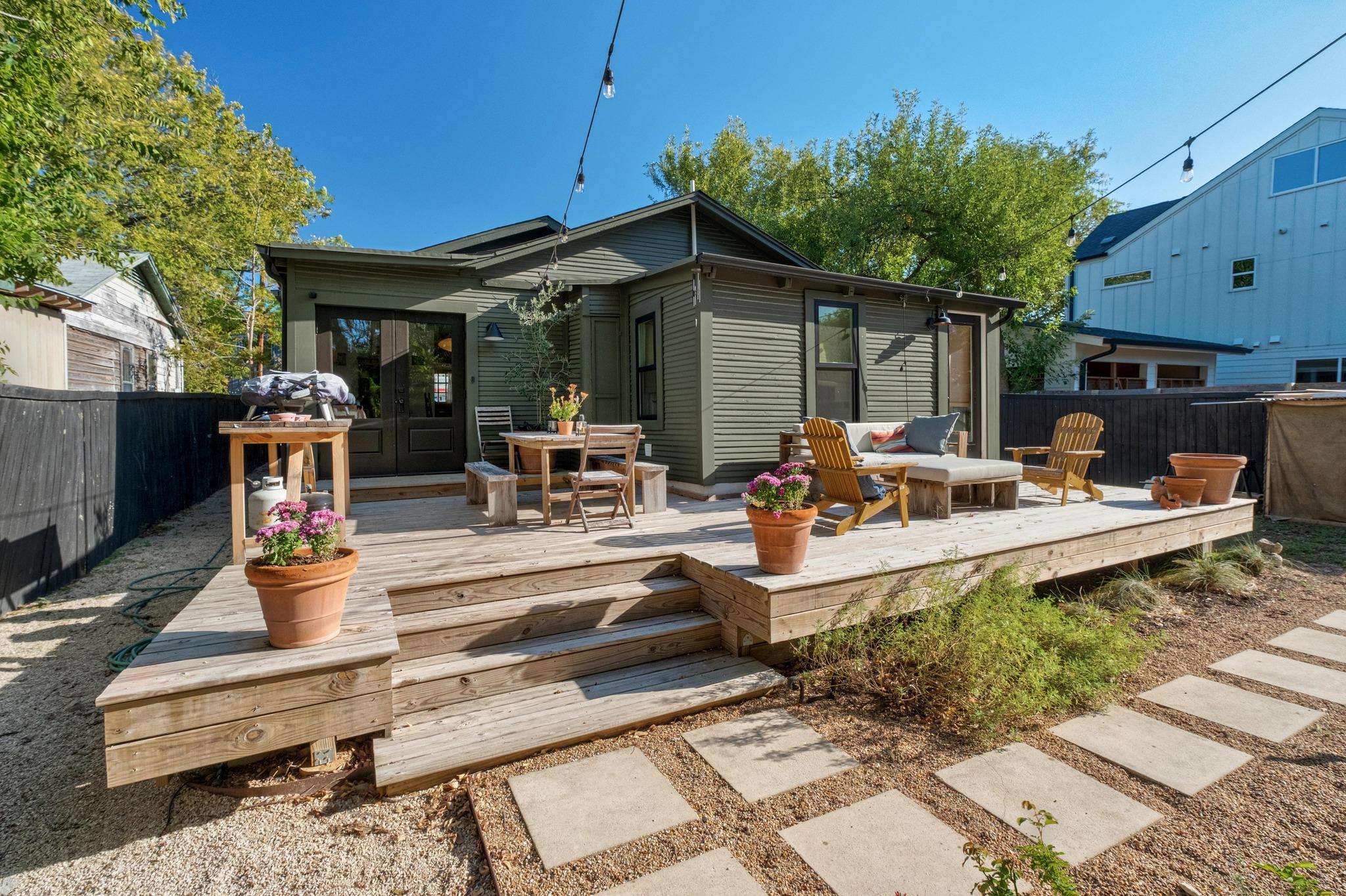 1110 Christie Dr, Austin, TX 78721