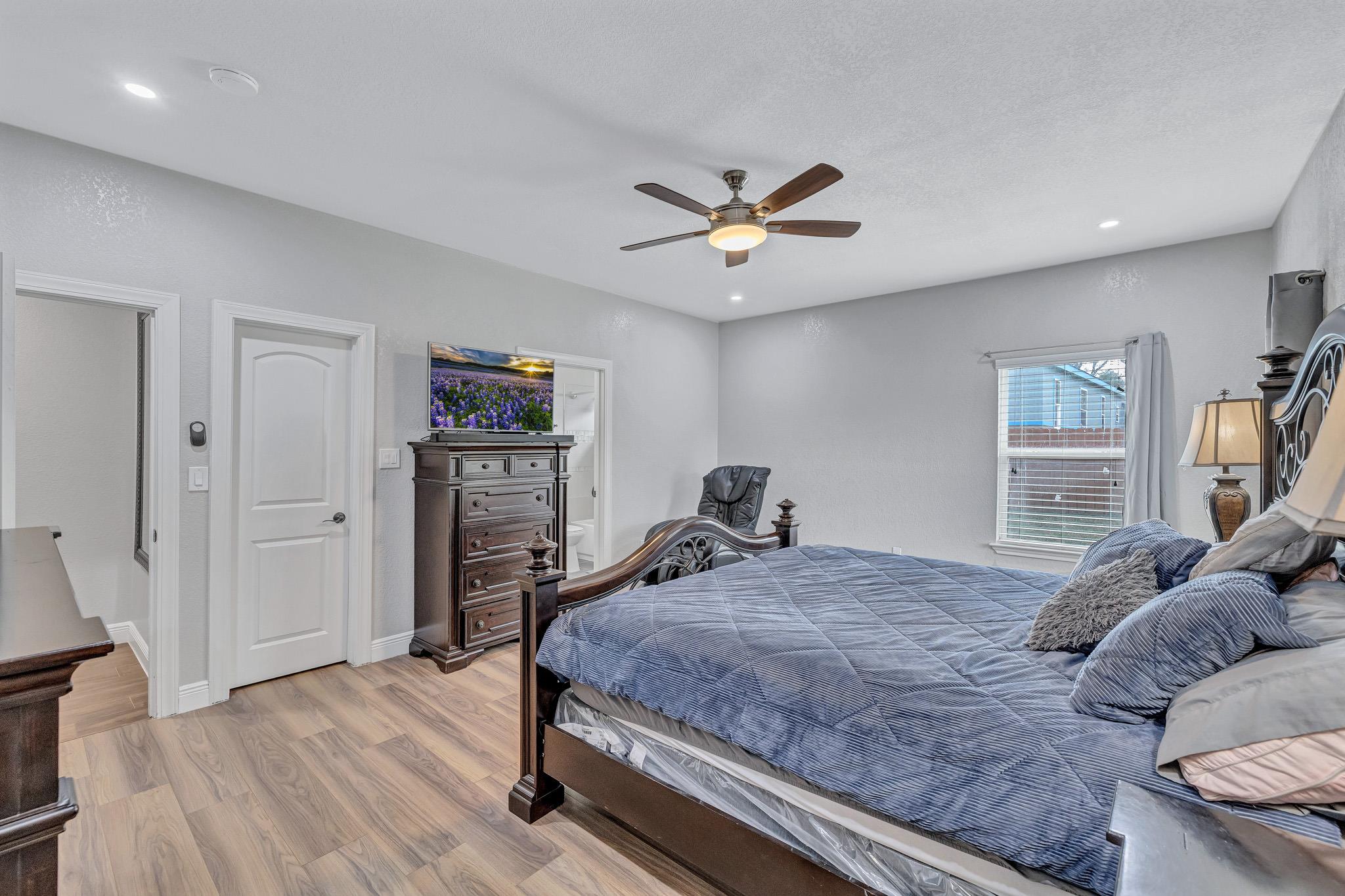 421 Las Lomas Dr, Elgin, TX 78621