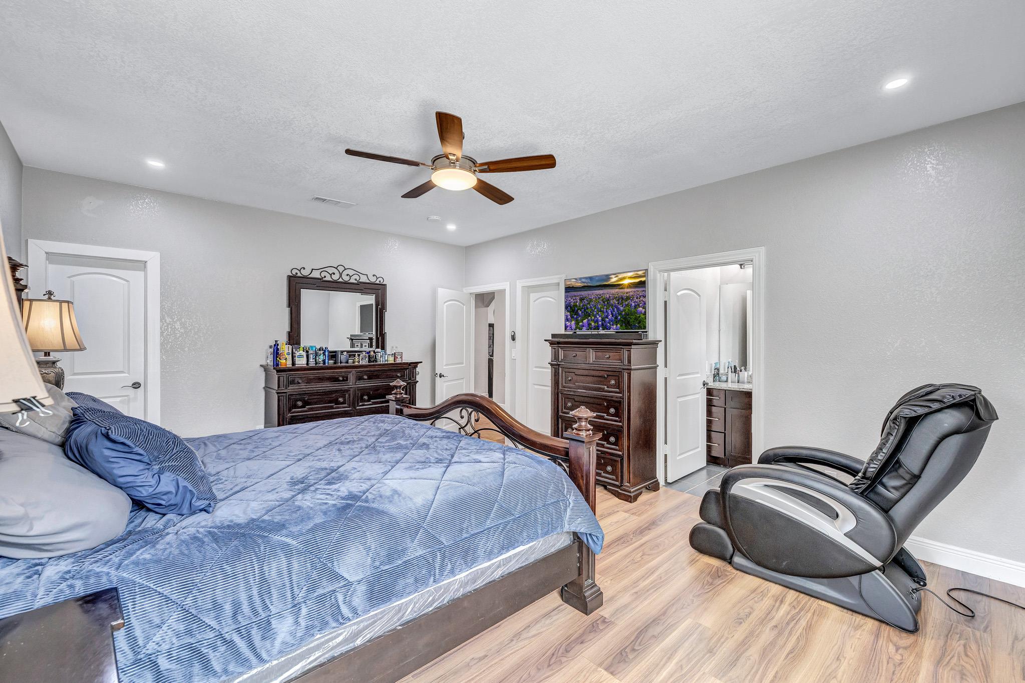 421 Las Lomas Dr, Elgin, TX 78621