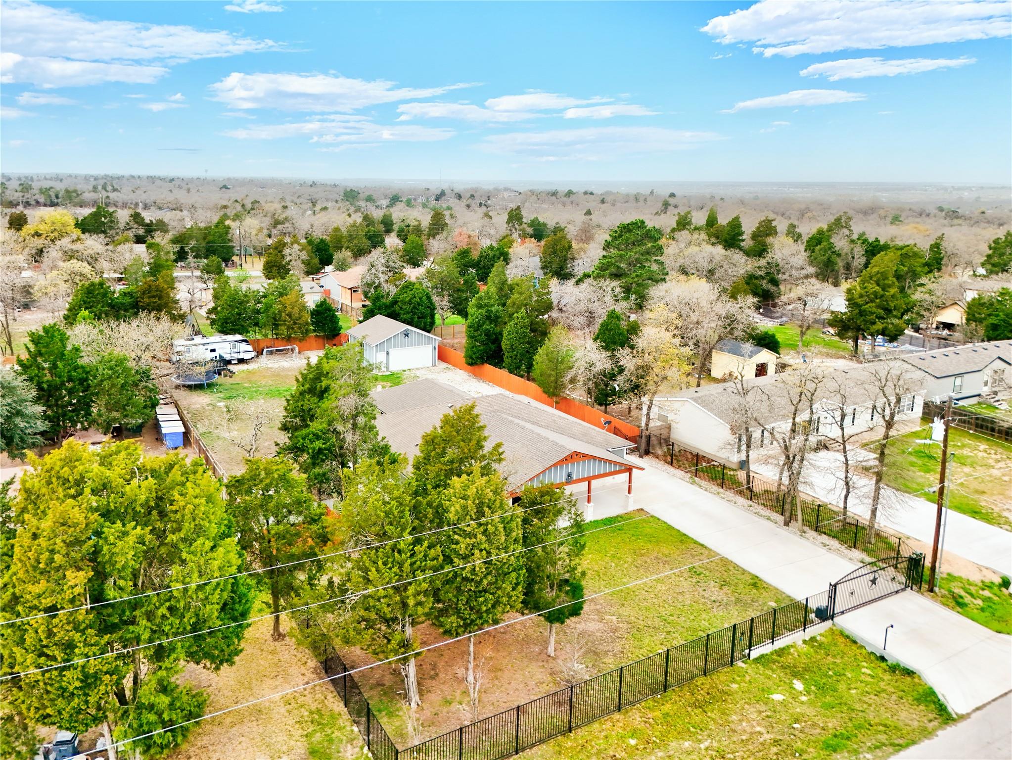 421 Las Lomas Dr, Elgin, TX 78621