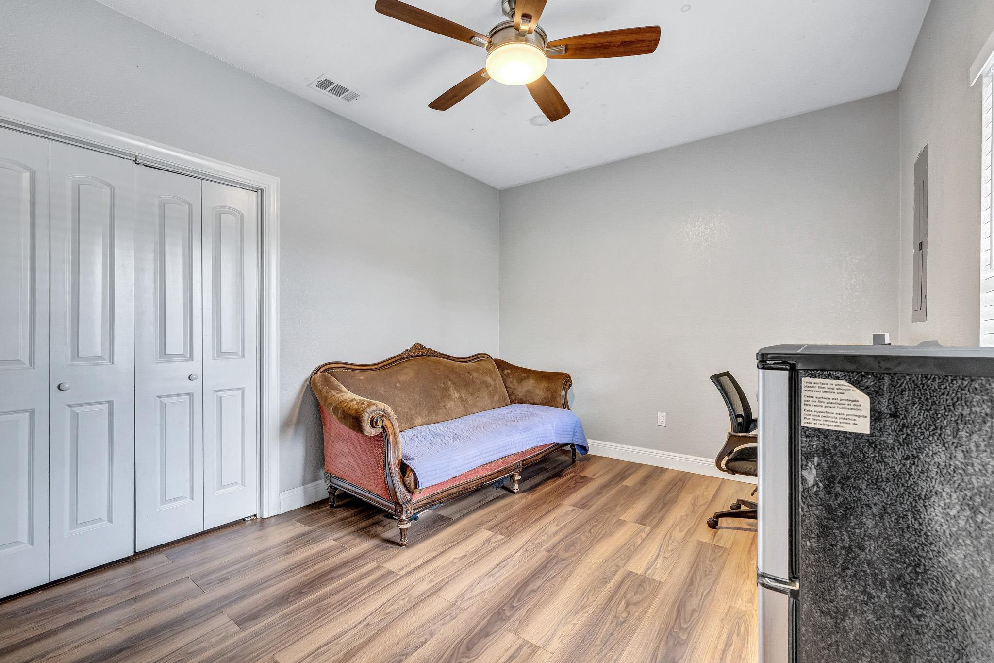 421 Las Lomas Dr, Elgin, TX 78621