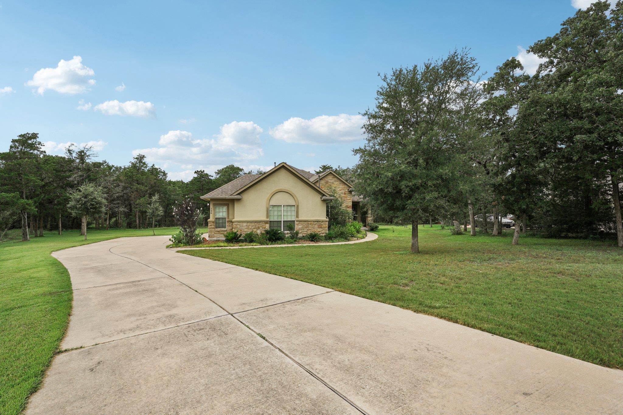 126 Spanish Trl, Bastrop, TX 78602