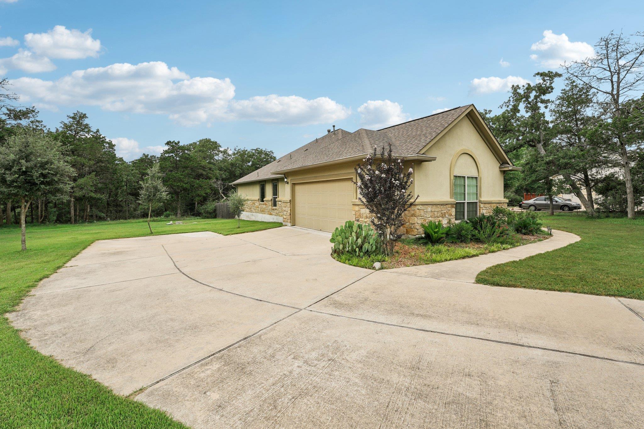 126 Spanish Trl, Bastrop, TX 78602