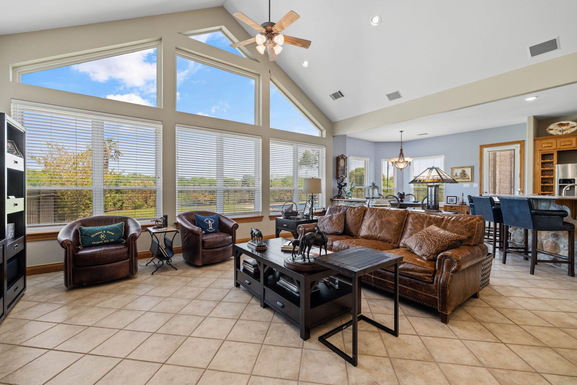 194 Gabriel Meadows Dr, Hutto, TX 78634