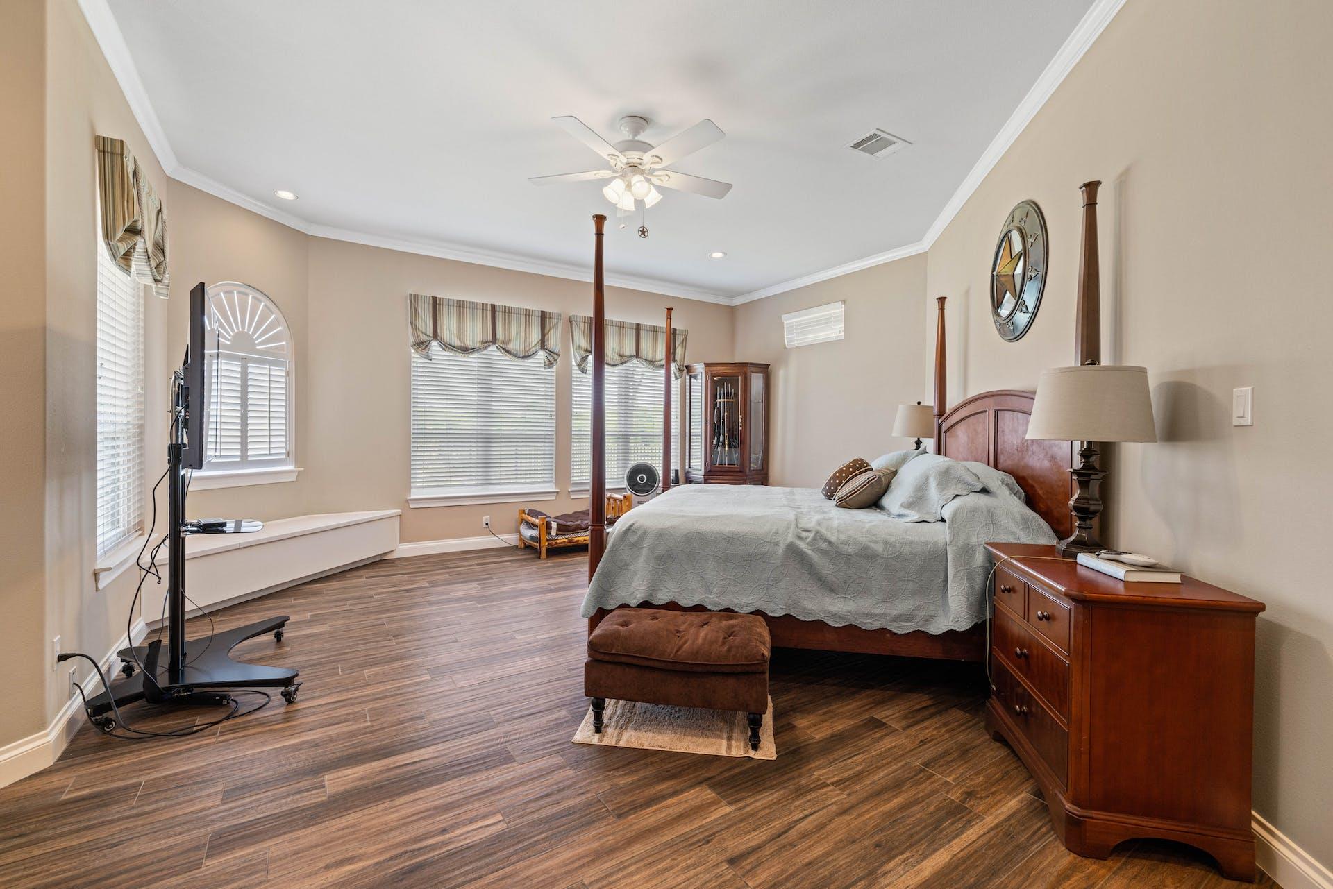 194 Gabriel Meadows Dr, Hutto, TX 78634