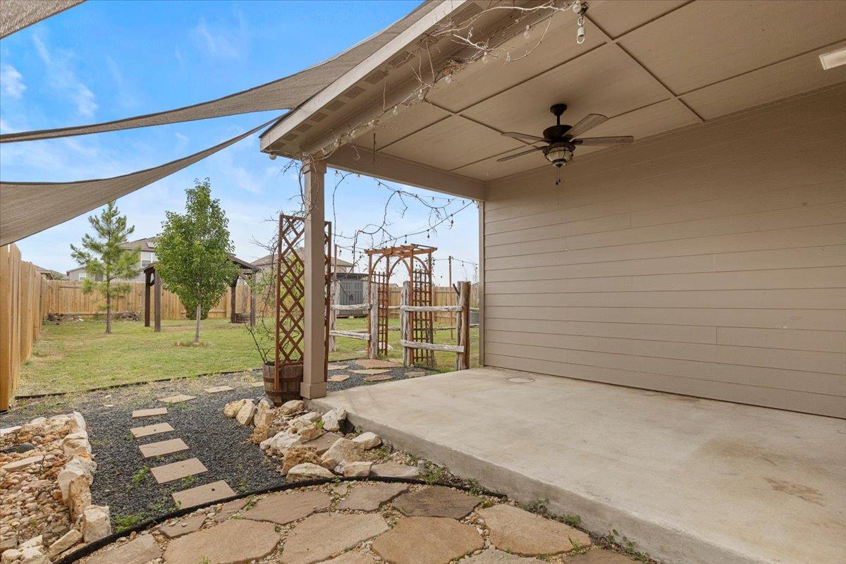 321 Freedom Park Ave, Liberty Hill, TX 78642