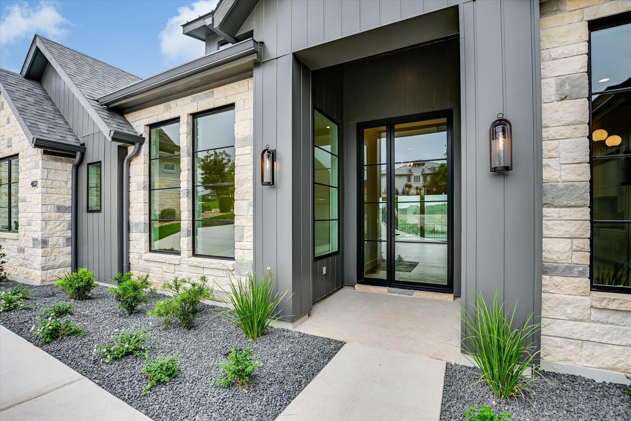 402 Sweet Grass Ln, Austin, TX 78738