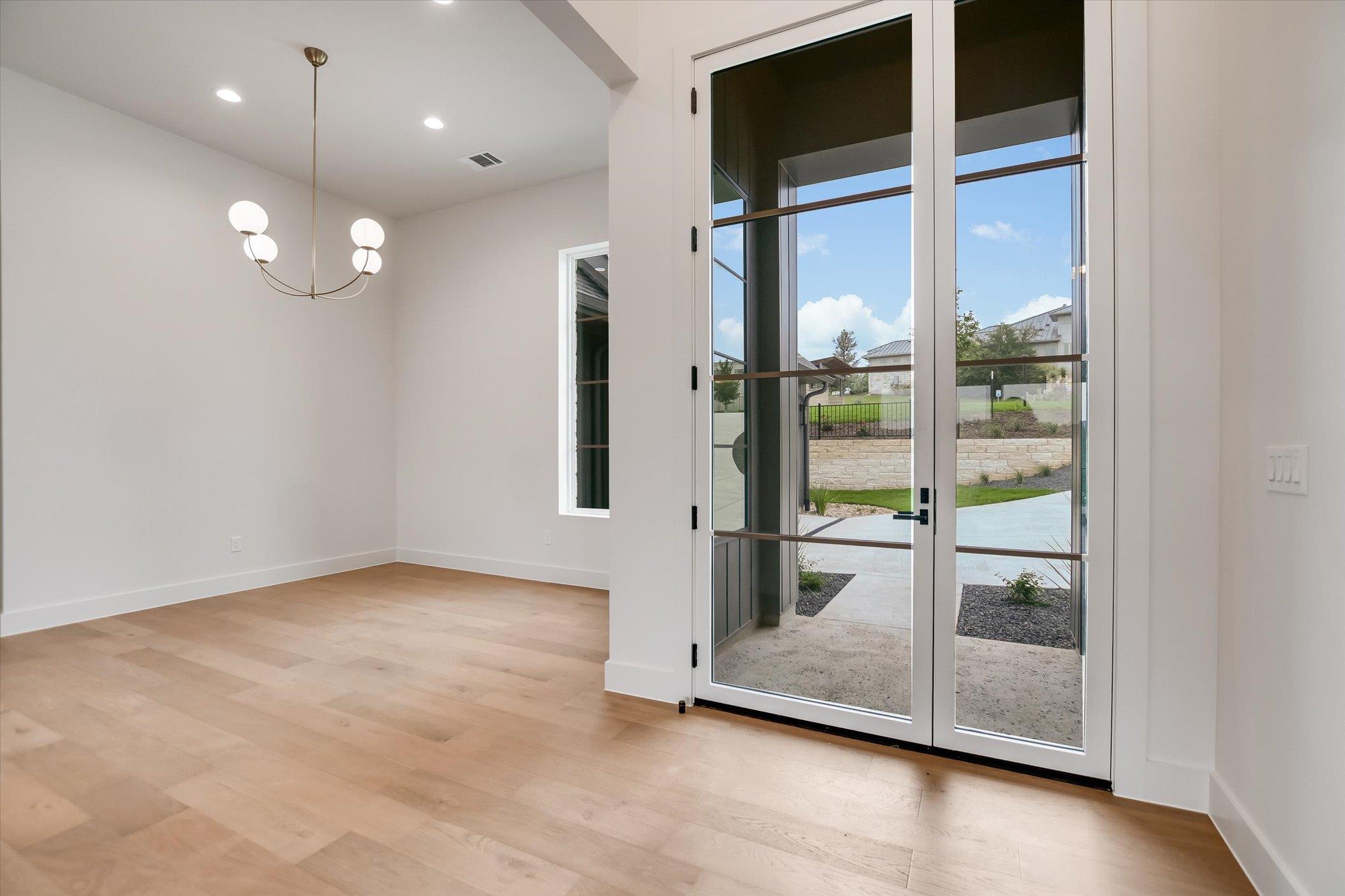 402 Sweet Grass Ln, Austin, TX 78738