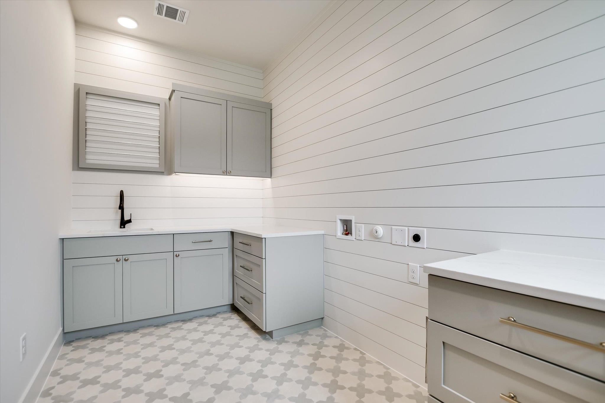 402 Sweet Grass Ln, Austin, TX 78738
