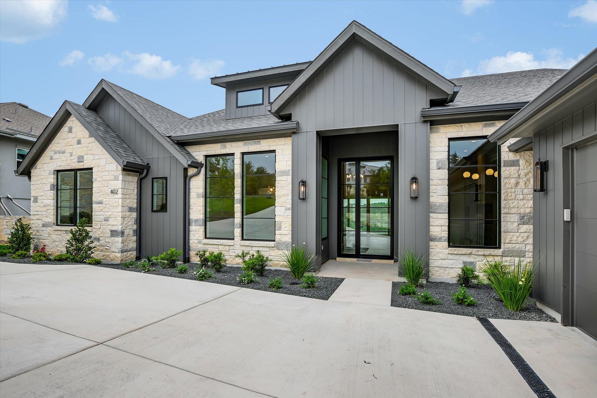 402 Sweet Grass Ln, Austin, TX 78738