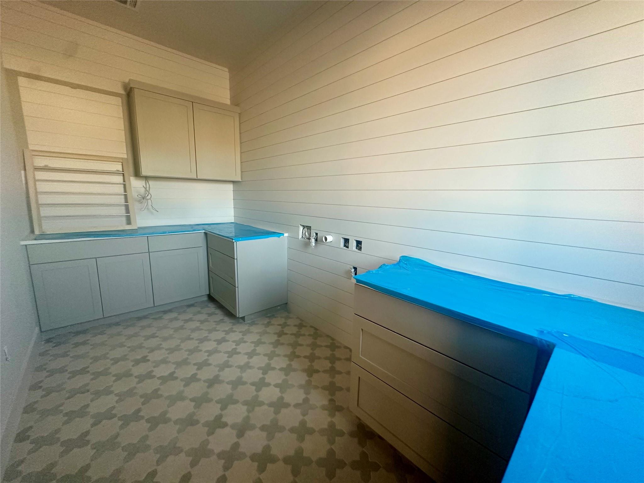 402 Sweet Grass Ln, Austin, TX 78738