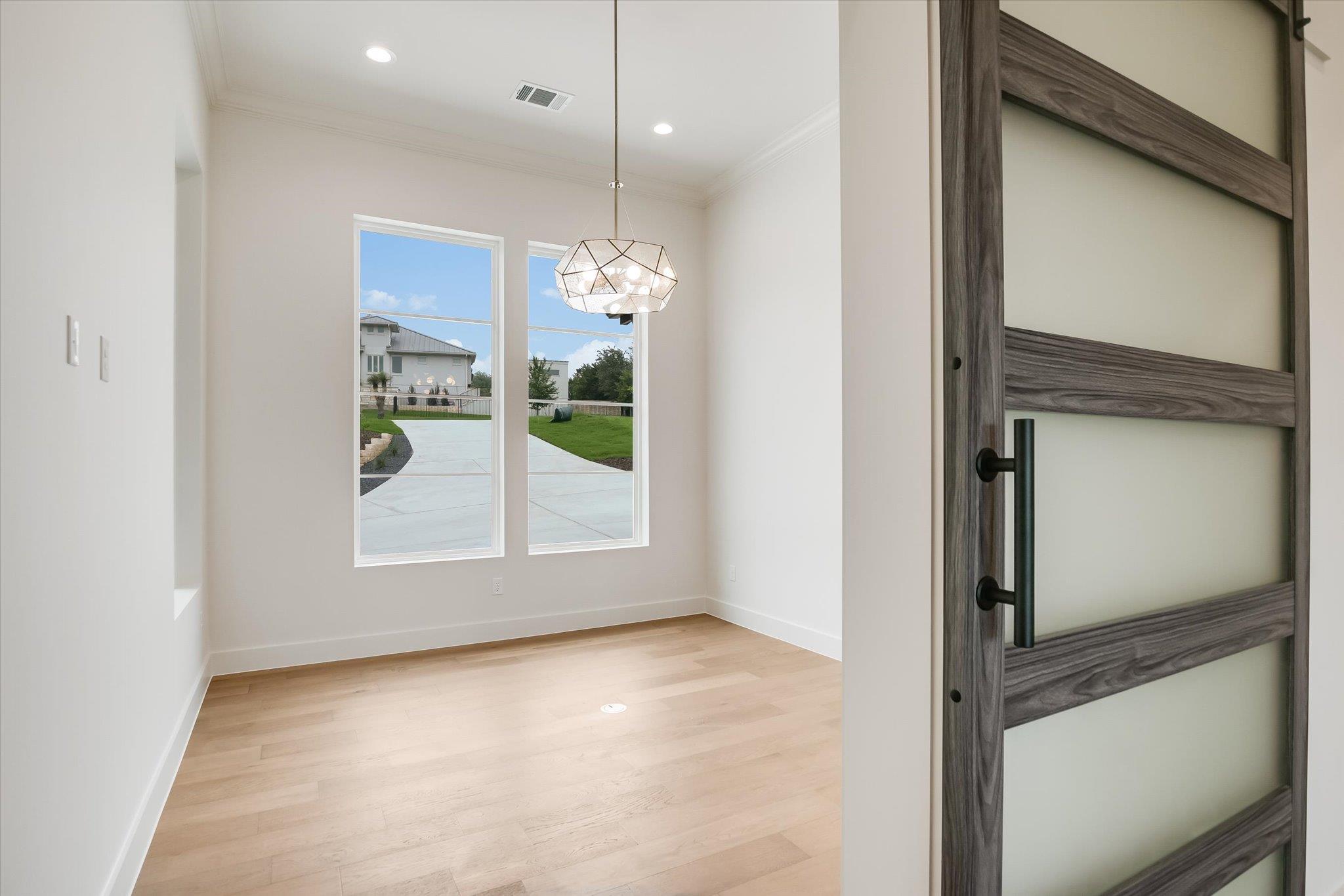 402 Sweet Grass Ln, Austin, TX 78738