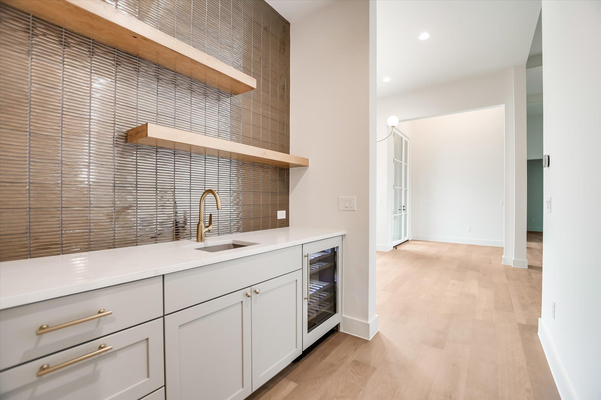 402 Sweet Grass Ln, Austin, TX 78738