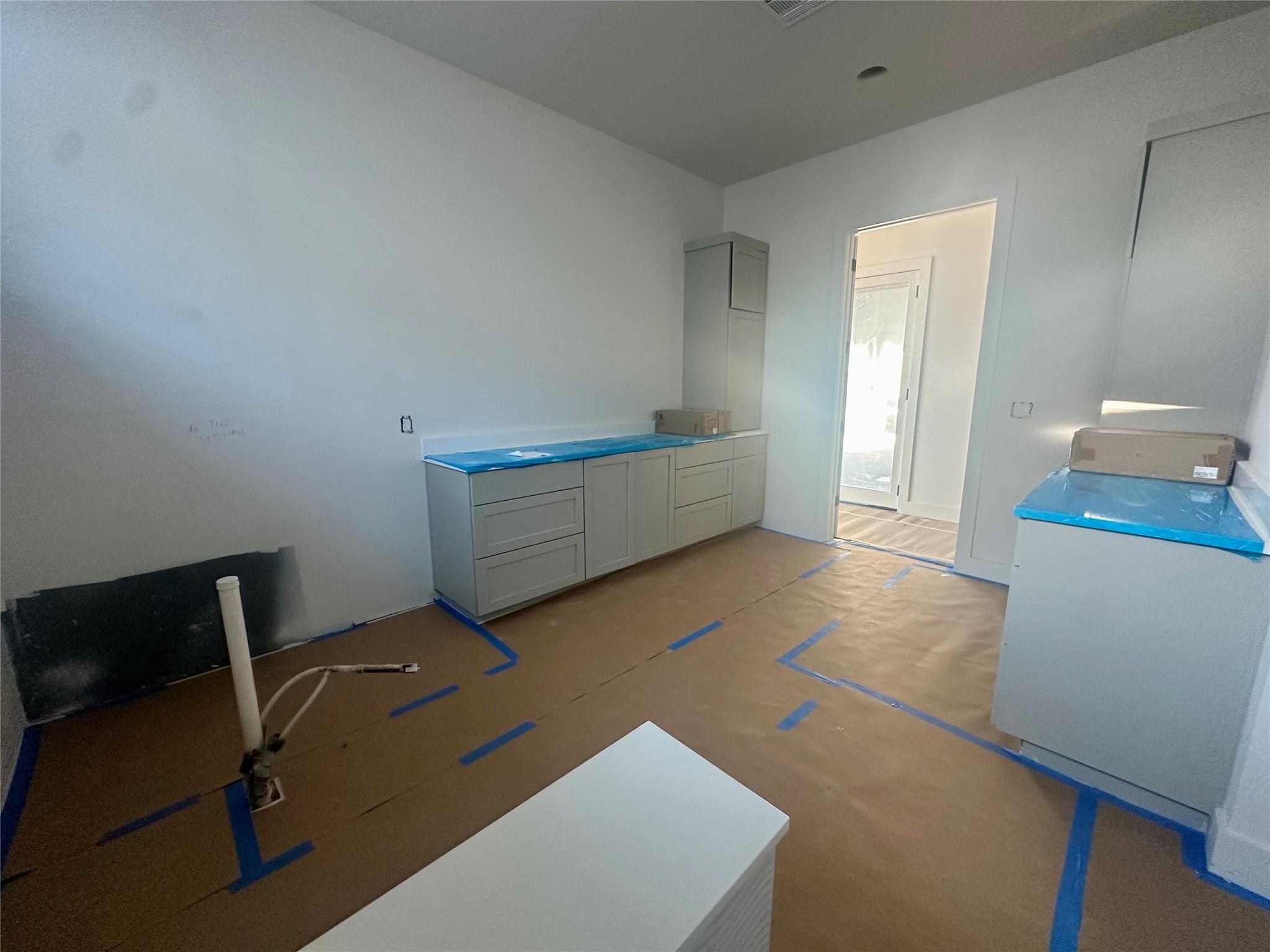 402 Sweet Grass Ln, Austin, TX 78738