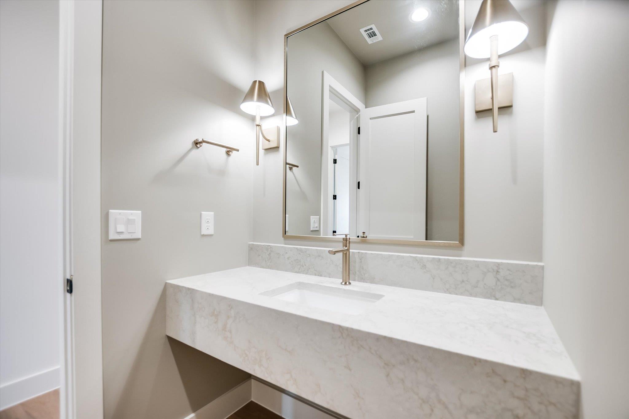 402 Sweet Grass Ln, Austin, TX 78738