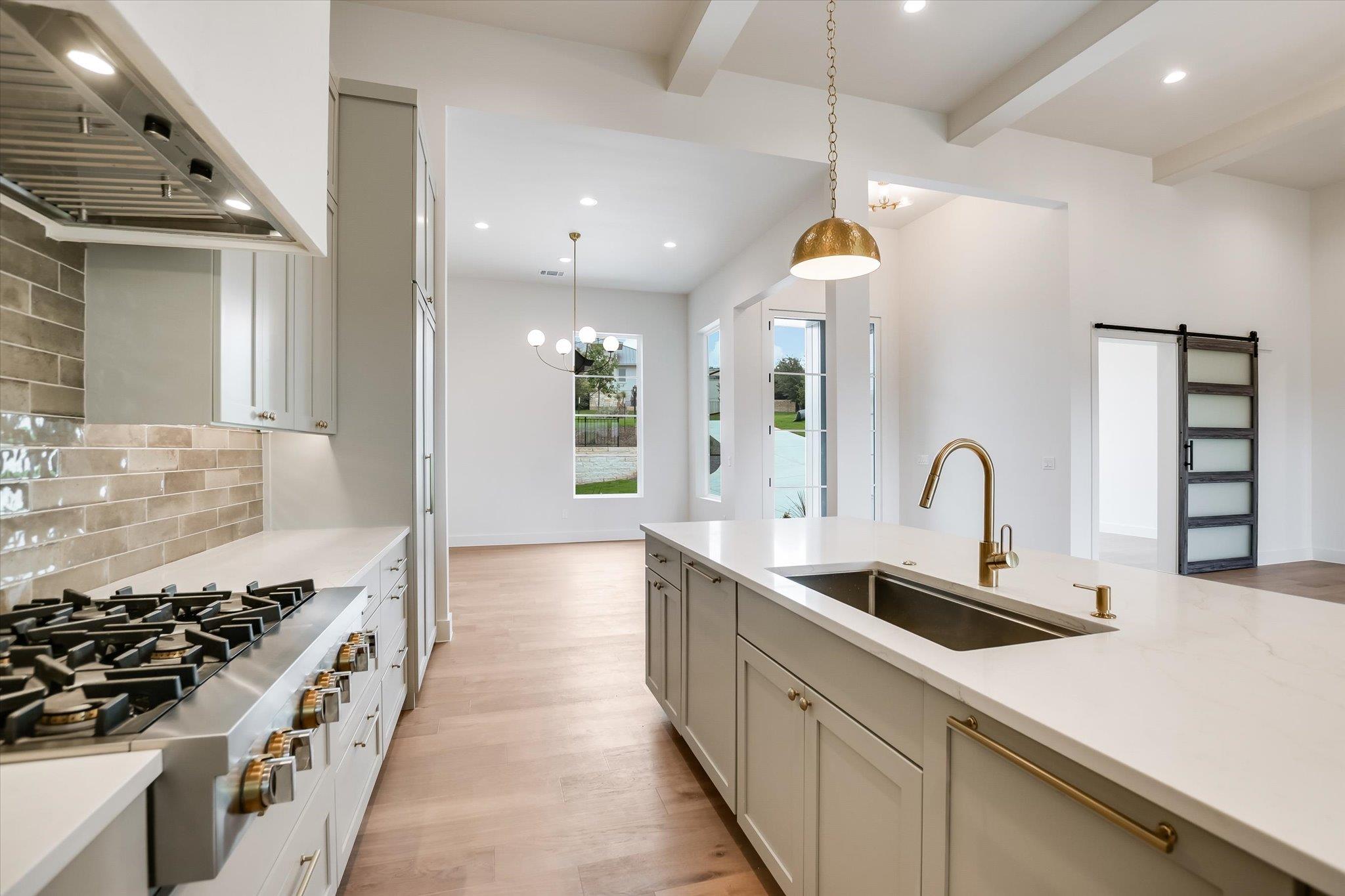 402 Sweet Grass Ln, Austin, TX 78738