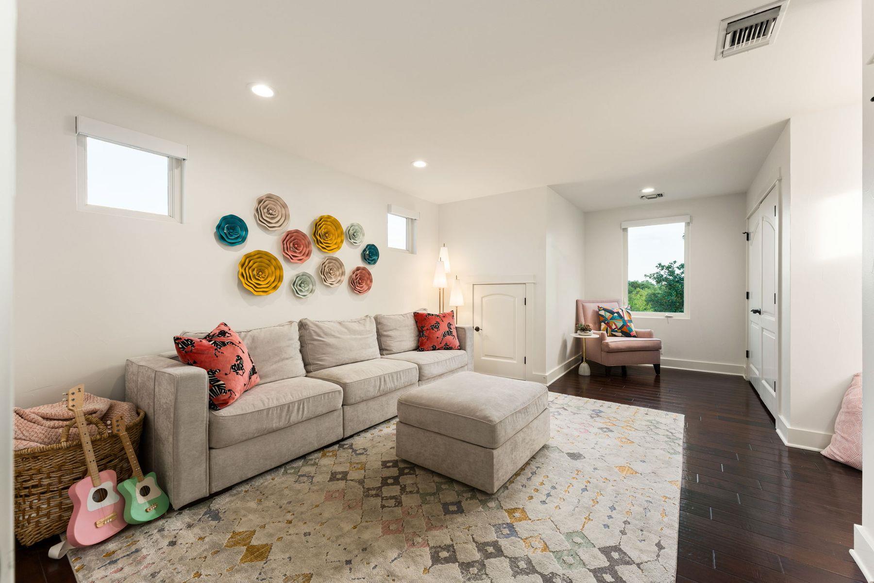 7825 Lynchburg Dr, Austin, TX 78738