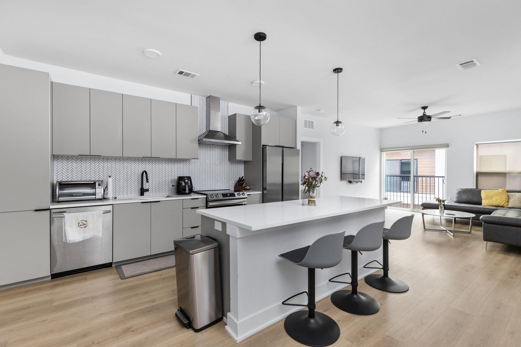 2500 Longview St # 405, Austin, TX 78705