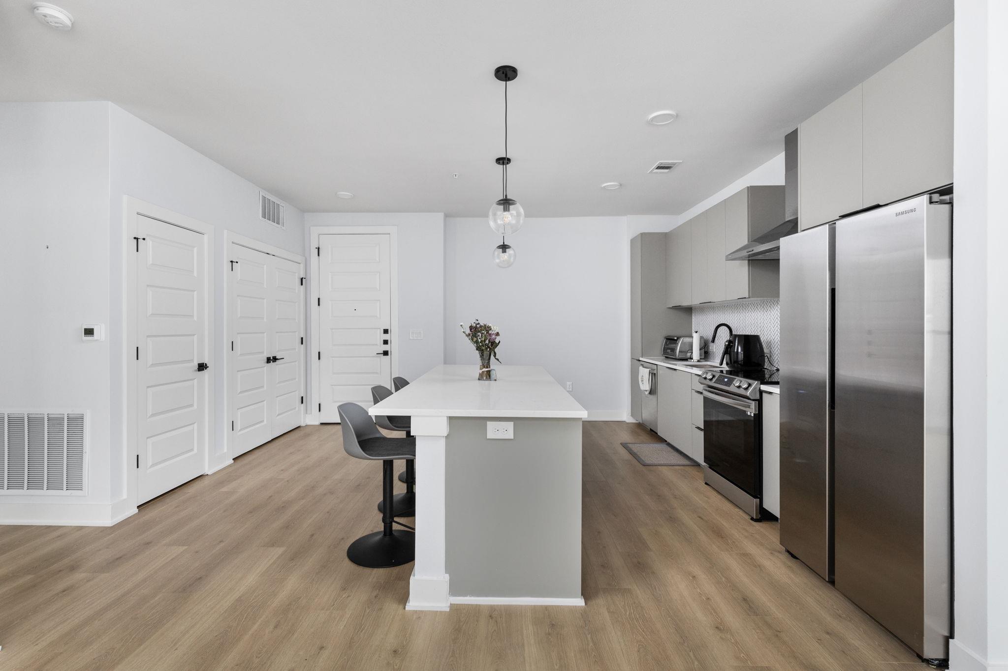 2500 Longview St # 405, Austin, TX 78705