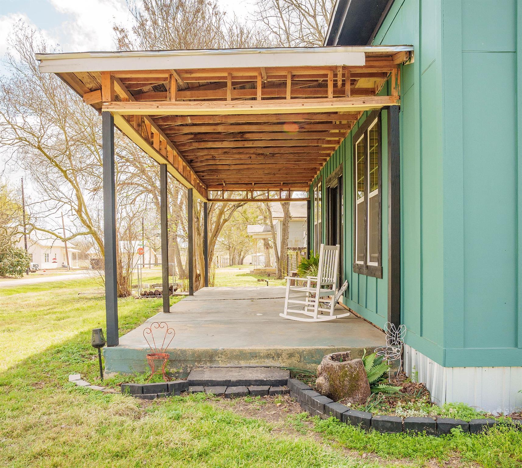 604 Avenue B, Lexington, TX 78947