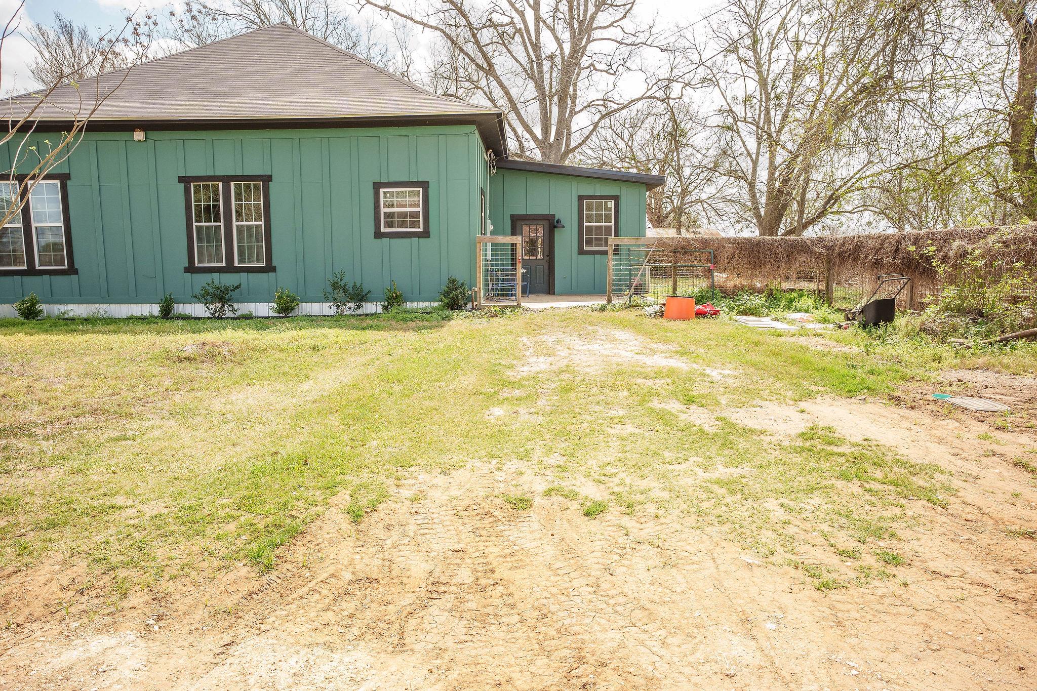 604 Avenue B, Lexington, TX 78947